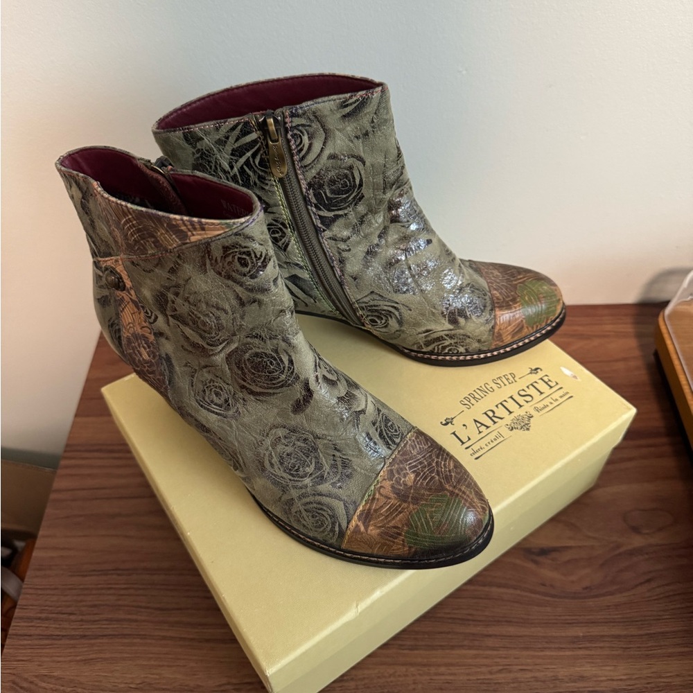 L’Artiste Spring Step Water Lilly Heeled Boots